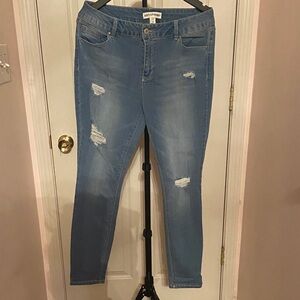Artisan NY Women's Light Blue Ripped Skinny Jeans